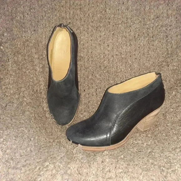 J. BRAND Shoes-Lucia Black Leather Ankle Booties - Picture 1 of 8